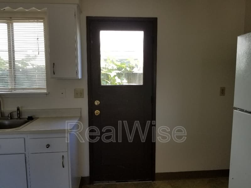 Grants Pass Townhome: 1112 SW 5th St