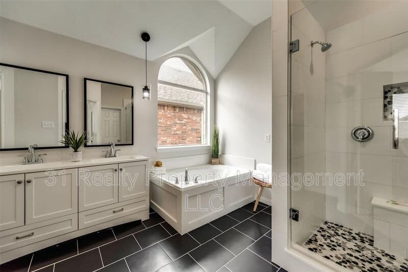 McKinney House: 5501 Fairfax Court