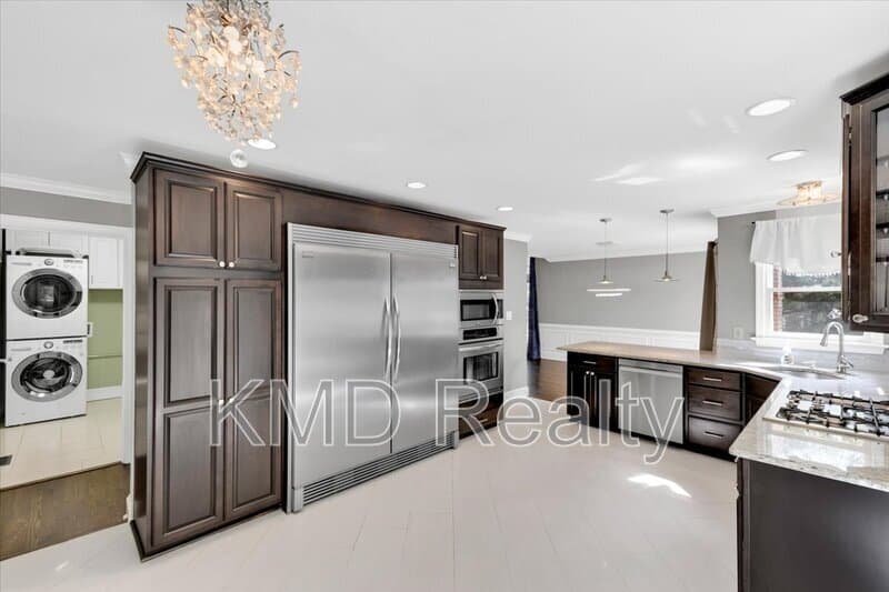 Charlotte House: 3112 English Sparrow Lane