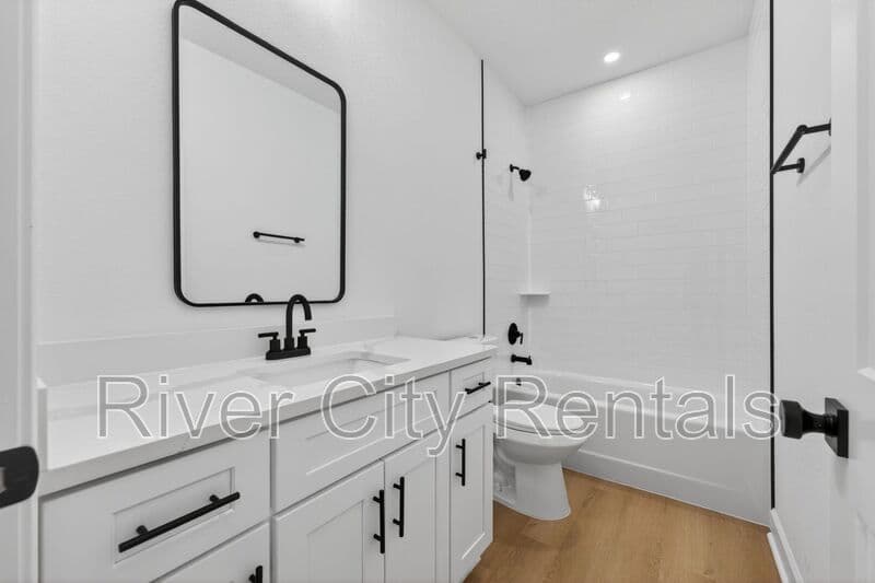 Sanderson House: 9281 Dolphin St