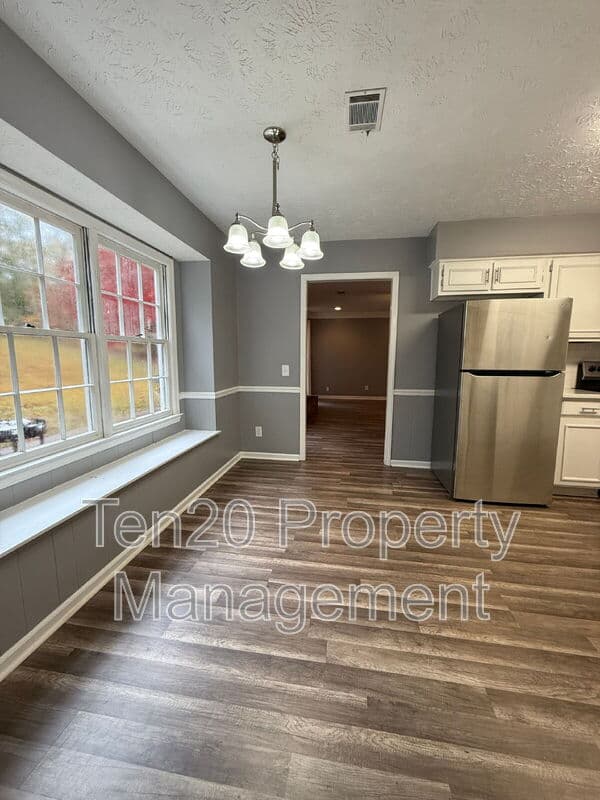 Columbus House: 6118 Abbey Drive