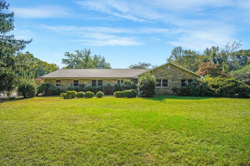 Spotsylvania House: 10003 Courthouse Rd