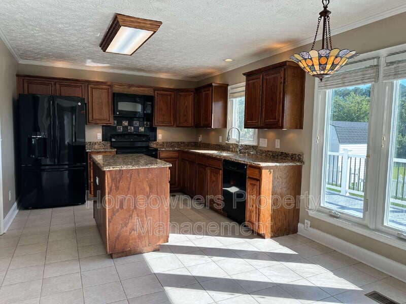Fayetteville House: 6521 Ryefield Dr