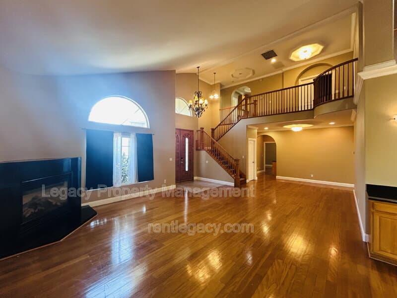 Fairfield House: 2136 Fieldcrest Ave