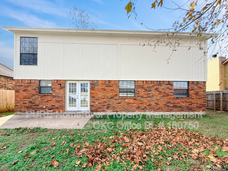 Moore House: 2113 NE 9th St