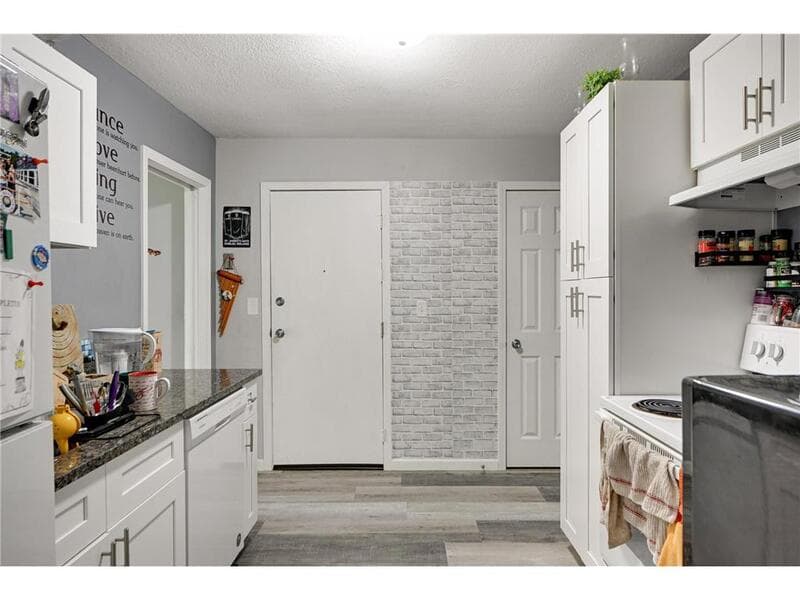 Newport Condo: 1659 10th Ave