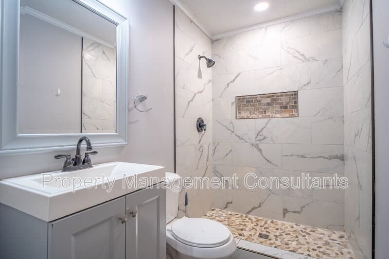 Huntsville House: 2624 Excalibur Drive Southeast