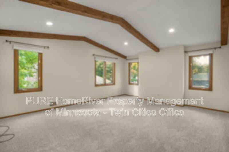 Edina House: 7420 Hyde Park Cir
