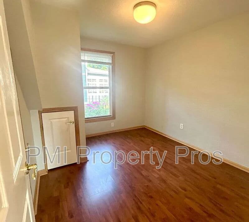 Waukesha Condo: 424 W College Ave