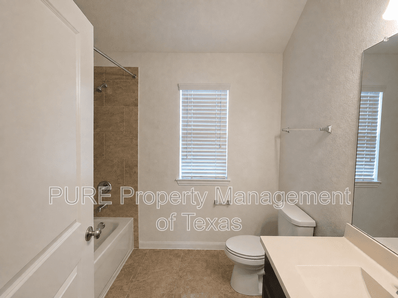 Austin House: 615 Linares Ln
