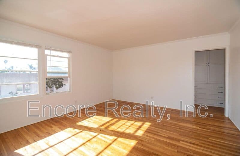 San Diego House: 2168 Bacon St