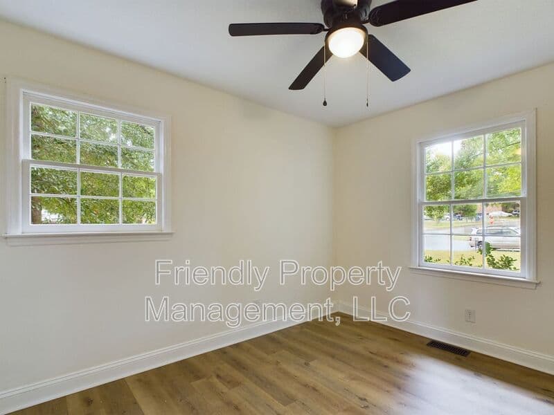 Winston Salem House: 4136 Kingsland Circle