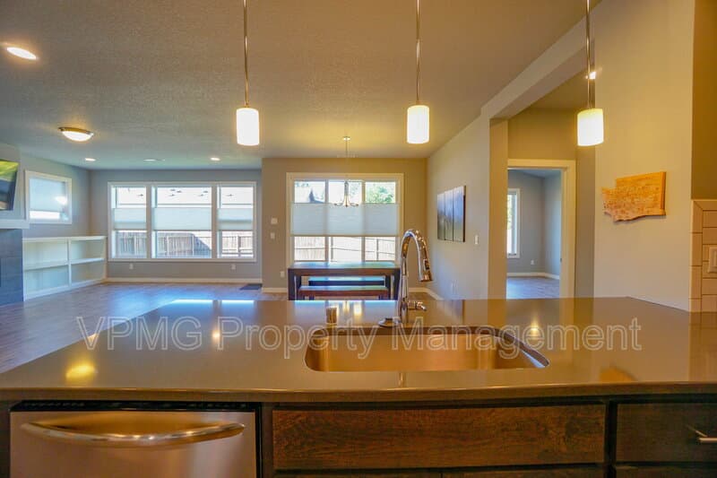 Vancouver House: 10910 NE 97th Ave