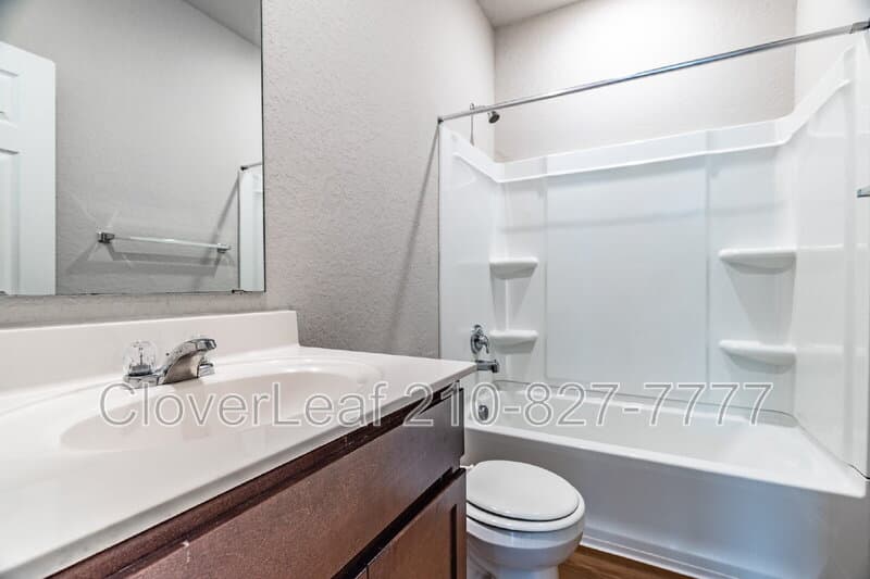 Elmendorf House: 14635 Hackamore Way