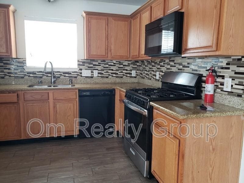 Katy House: 6655 Stonefort Court