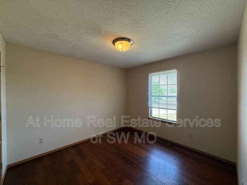 Ozark Condo: 1005 N 25th