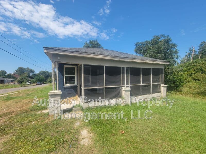 Augusta House: 2133 Grand Boulevard