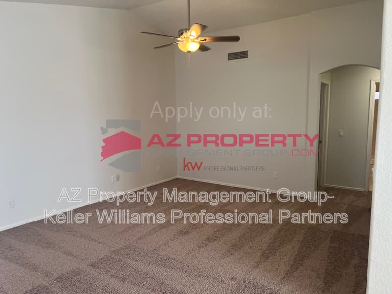 Glendale House: 4838 W Kerry Ln