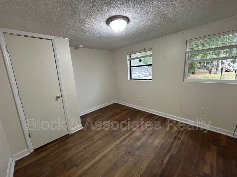 Greensboro House: 3910 Honan Dr