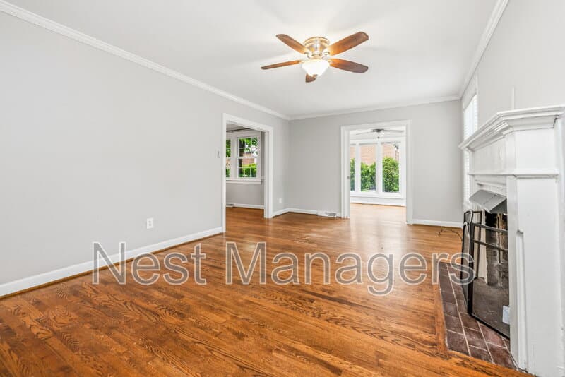 Fayetteville House: 112 Ellington Street