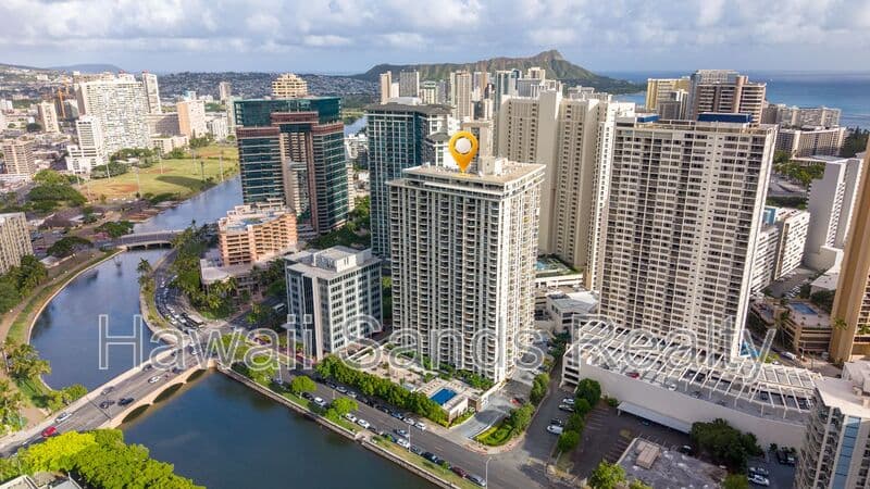 Honolulu House: 1717 Ala Wai Blvd