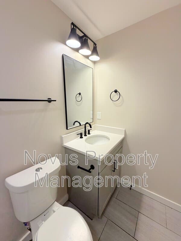 Carrollton House: 320 Adamson Avenue