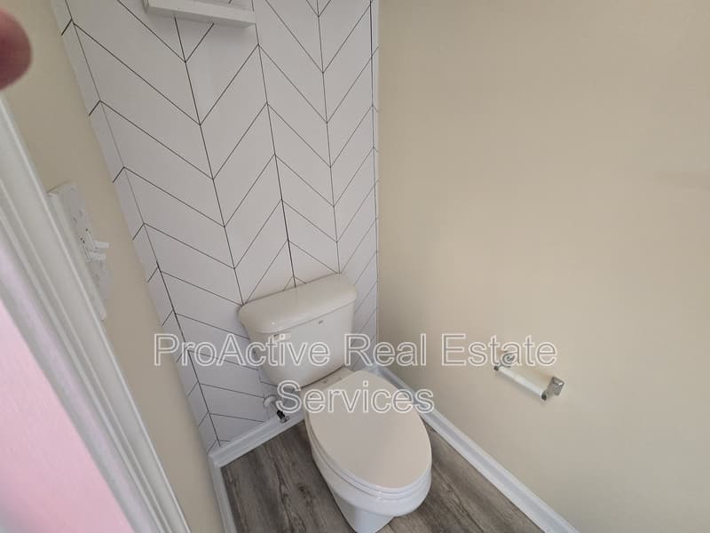Chesapeake Condo: 2008 Paramont Ave
