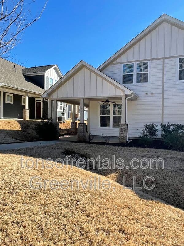 Greenville House: 536 Twin Lake Road