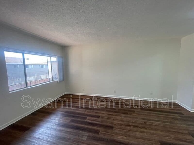 Los Angeles Condo: 10970 S. Figueroa St.