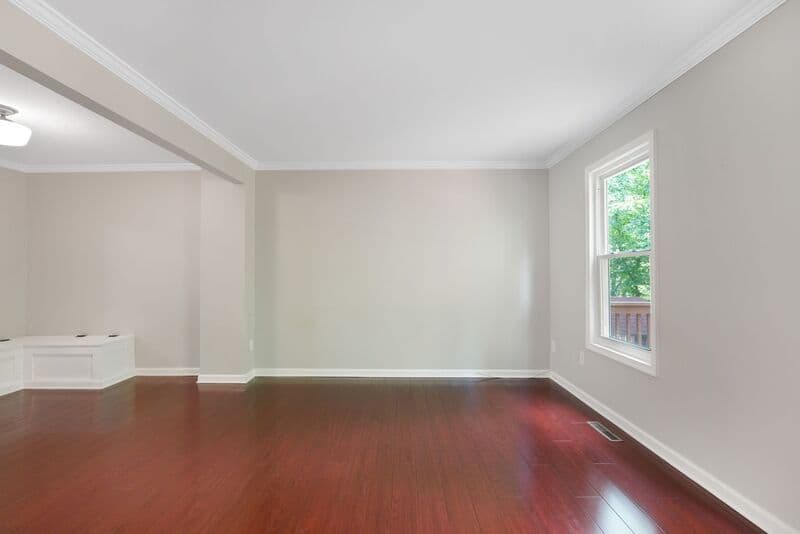 Fredericksburg House: 128 kings Mill Drive