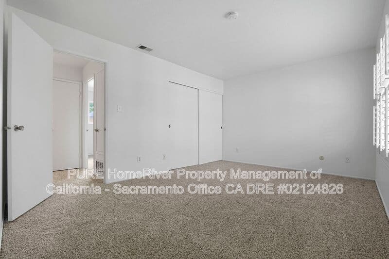 Sacramento House: 8811 Salmon Falls Dr.