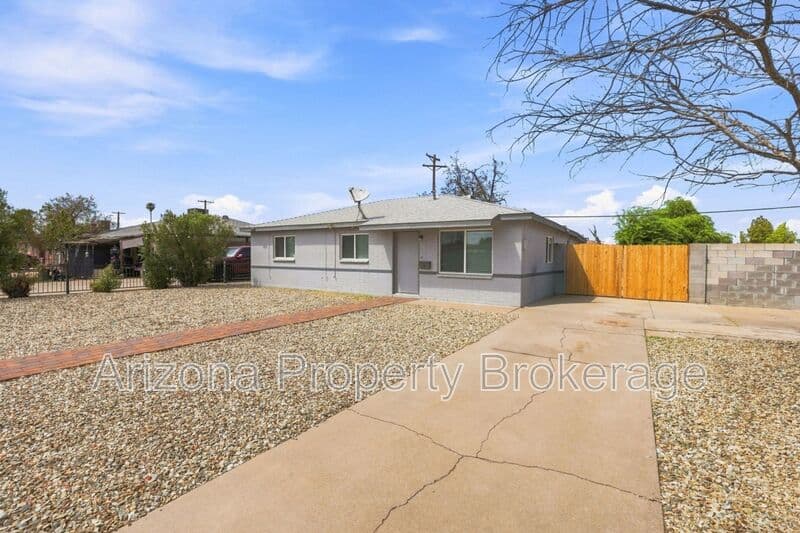Phoenix House: 3302 W. Solano Dr. South