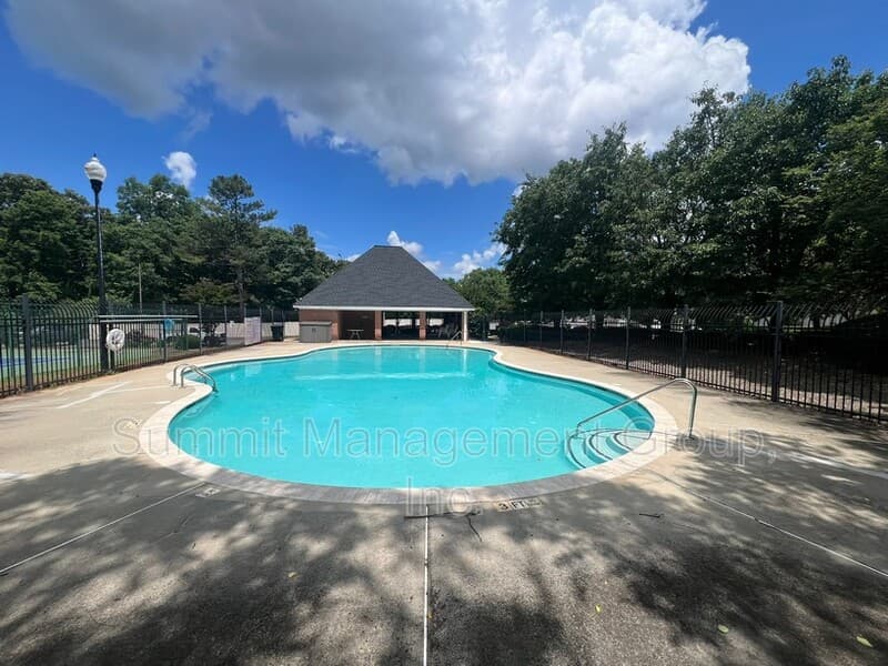 McDonough House: 1157 Chateau Terrace