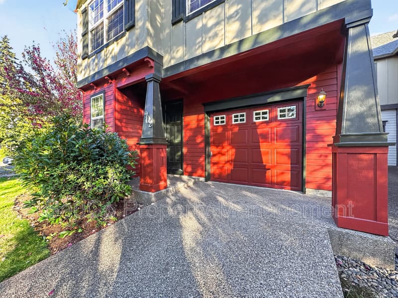 Hillsboro House: 902 SE Portlandia Ave