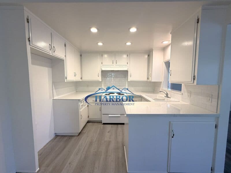 San Pedro Condo: 718 S. Leland Street