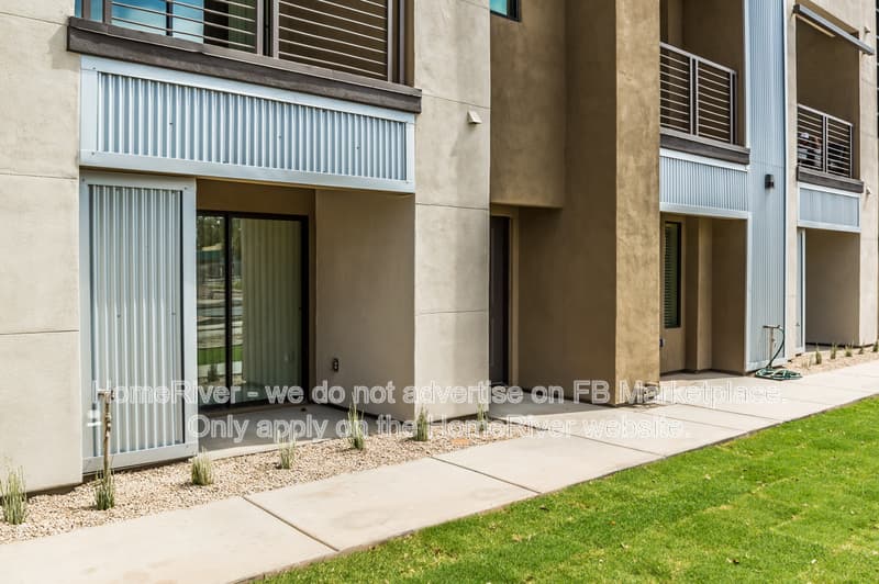 Tempe Townhome: 1000 W 5th St