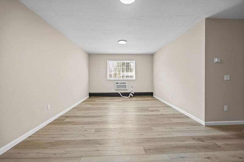 Bloomfield Apartment: 35 oakmount Avenue