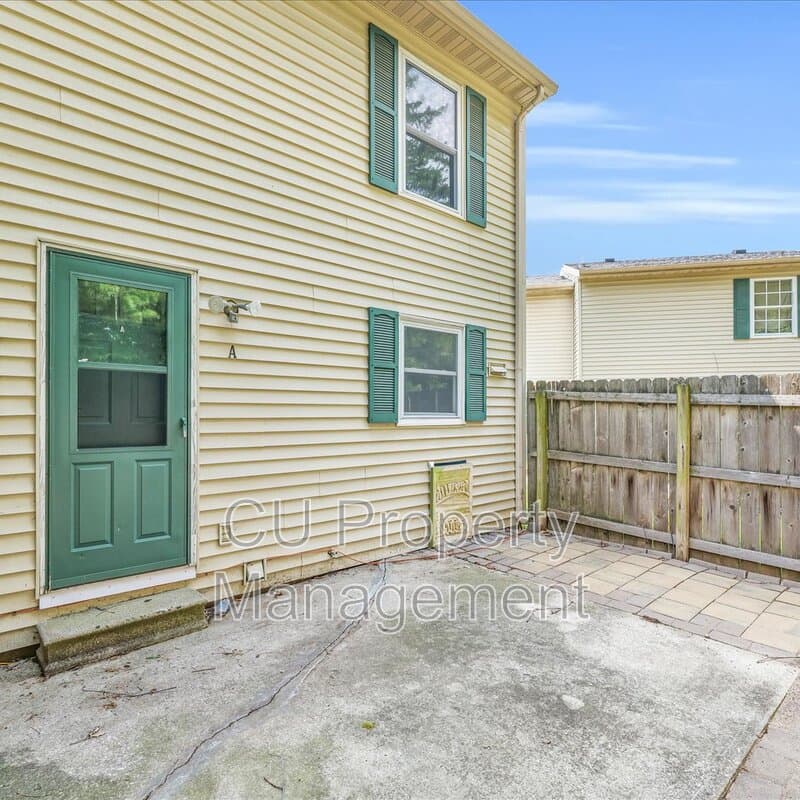 Champaign House: 610A English Creek Court