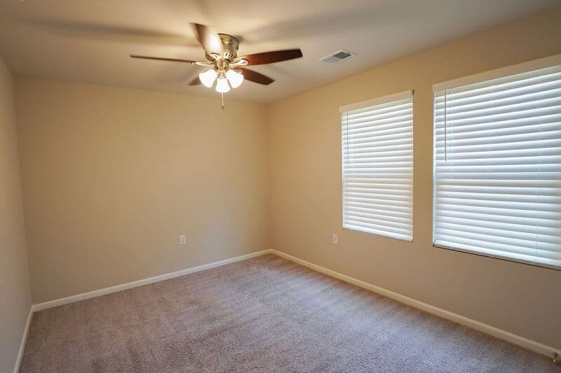 Midway House: 44 Sunrise Cir