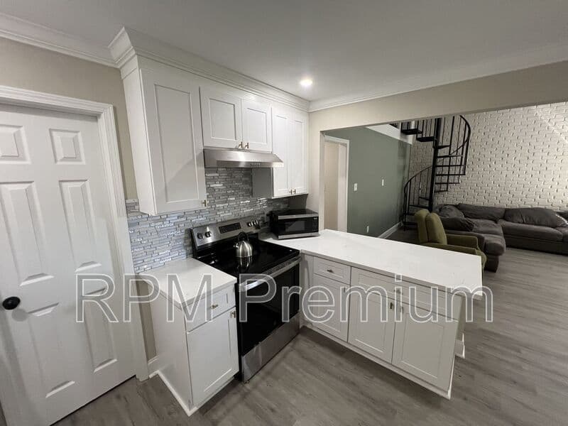 Baton Rouge House: 8724 Pecan Tree Dr.