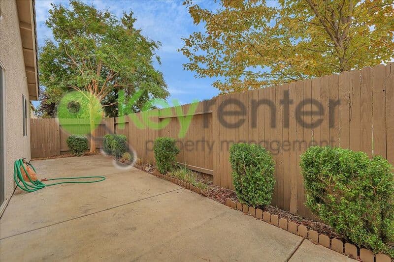 Roseville House: 1682 Loon Lake Street