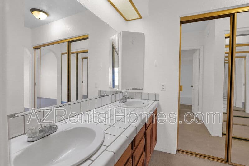 Tempe Condo: 819 N College Ave #I-121