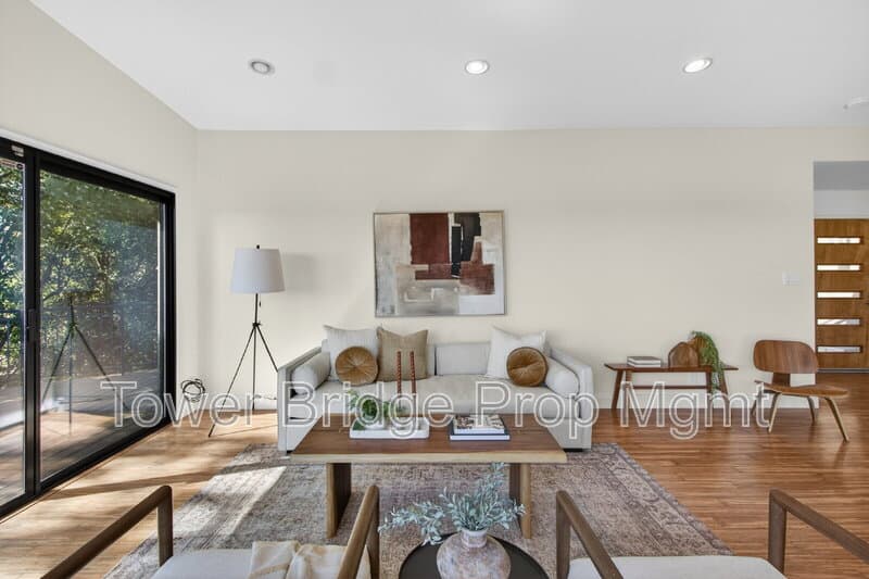 Fair Oaks House: 3937 Orangewood Dr