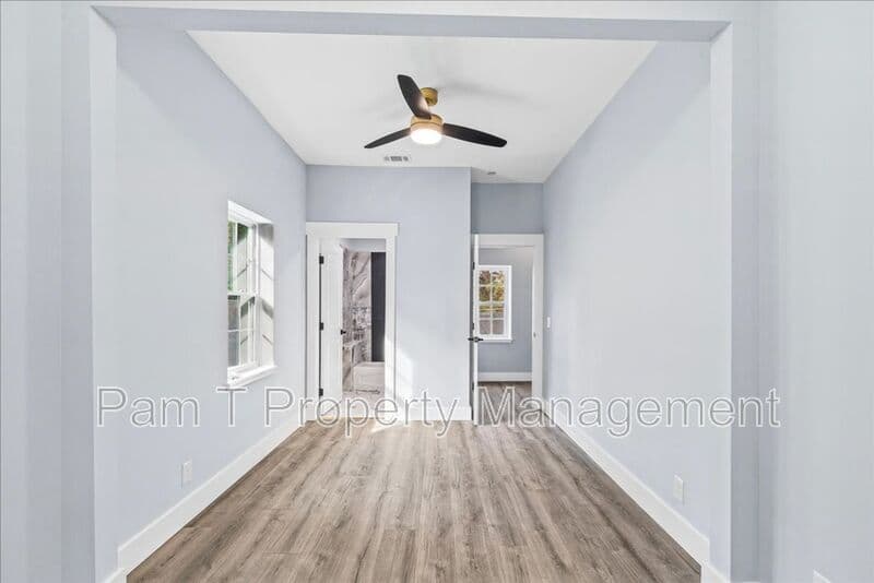 Savannah House: 3205 Burroughs St