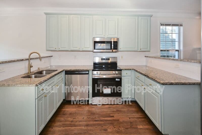 Atlanta House: 69 Haygood Ave SE