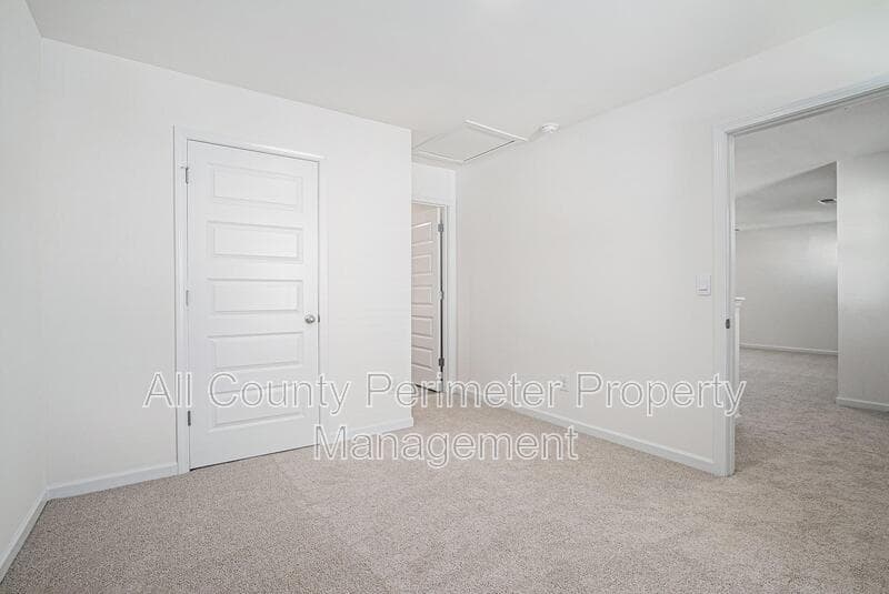 Loganville House: 607 Silver Moon Drive