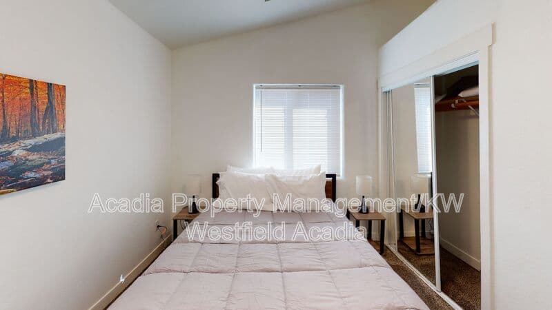 Show Low House: 561 N 10th Place