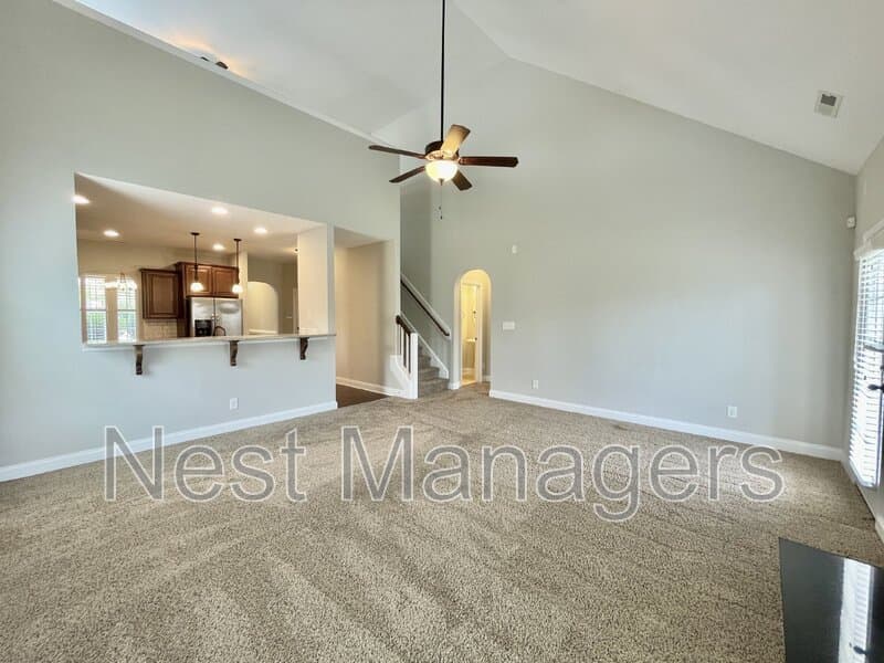 Hope Mills House: 5849 Crepe Myrtle Drive