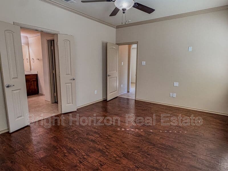 Fort Worth House: 5049 Britton Ridge Lane