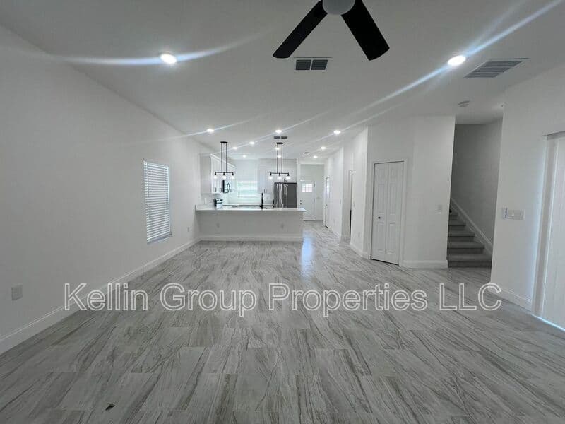 Winter Haven House: 2281 Whitley Ln